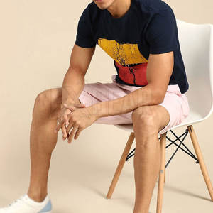 เสื้อยืดพิมพ์ลายสำหรับผู้ชายแนวสตรีทแบบคลาสสิกพร้อมวัสดุระบายอากาศและสวมใส่สบายตลอดทั้งวัน - Product Image 4