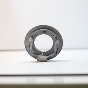 แผ่นฐานมอเตอร์หล่อขึ้นรูปอลูมิเนียมและชิ้นส่วนตัวเรือนด้วยแรงดันและพื้นผิวที่ขัดเงาออกแบบ ISO9001ได้รับการรับรอง - Product Image 5