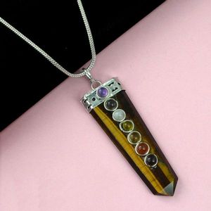 Collier pendentif en perles œil de tigre plates 7 chakras avec chaîne en métal - Product Image 1