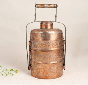 Boîte à lunch à plusieurs niveaux en cuivre et laiton de style vintage avec une poignée en bois robuste, parfaite pour les transports de nourriture classiques et élégants - Product Image 2