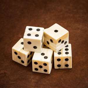 Dés de jeu personnalisés ROYAL ARTISANS, faits à la main, écologiques, en os, de haute qualité, carrés, à 6 faces, avec logo personnalisé, taille personnalisée, design personnalisé 1 - Product Image 3