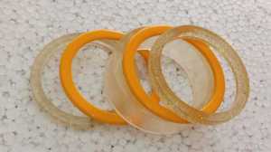 Un brazalete de resina es un tipo de pulsera hecha de resina, un material sintético que se utiliza a menudo para la elaboración. - Product Image 5