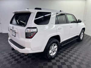 Toyota 4Runner SR5 Premium 4x4 2023 d'occasion, conduite à gauche, sièges en cuir, toit ouvrant, SUV 4 portes - Vente en gros - Product Image 3