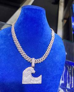 Gioielli con diamanti in Moissanite fatti a mano con tagli rotondi e Baguette con scintillio ghiacciato per l'eleganza delle feste - Product Image 1