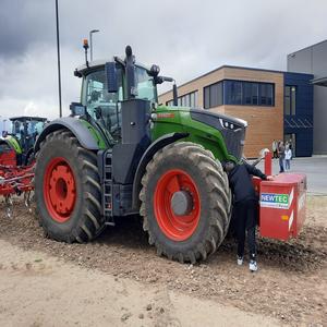 Tractor Oruga Fendt 1050 Vario de Alta Calidad, 4x4, con Motor de Fábrica, Empaquetado para Exportación - Product Image 5
