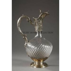 Pichet à eau en métal et en verre fantaisie artistique avec embellissements floraux et finition élégante, parfait pour les salles à manger haut de gamme - Product Image 1