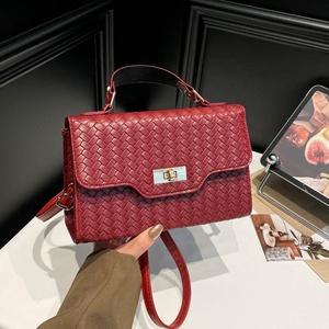 กระเป๋าสะพายไหล่ผู้หญิงทรงควิลท์หนัง PU แฟชั่น รุ่นปี 2026 กระเป๋าถือแบบเปิดปิดเดียว - Product Image 2