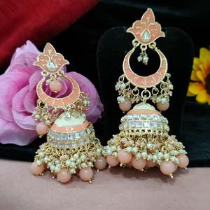 Premium Meenakari Kundan Fusion Long Jhumkas Perlas colgantes Trabajo de Kundan intrincado emparejado con detalles de esmalte Meenakari vibrante - Product Image 1