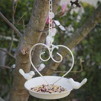Mangeoire à oiseaux vintage en métal suspendue avec décoration de cloche, plateau de bain pour oiseaux en fer rustique pour jardin, patio, cour, décoration extérieure