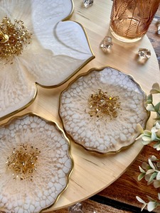 แท่นวางเค้กเรซินสุดหรูพร้อมตัดรูปดอกไม้และองค์ประกอบตกแต่งสำหรับจัดแสดงขนมหวาน - Product Image 2