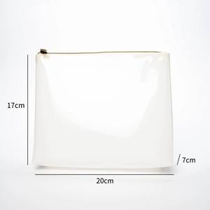 Elegante bolsa de maquillaje transparente de PVC TPU con cierre de cremallera Ideal para viajes y almacenamiento - Product Image 2