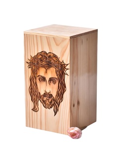 Handcrafted โกศไม้สนสําหรับเถ้ามนุษย์-Cetlic Crossและพระเยซู Face กล่องไม้โกศสําหรับเถ้าขนาดใหญ่โกศไม้กล่อง - Product Image 1