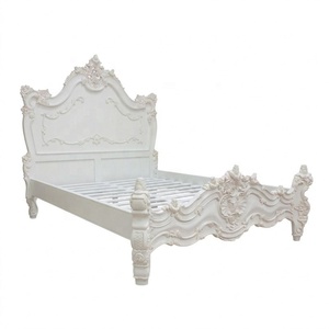 Ensemble de chambre à coucher Rococo blanc, mobilier d'hôtel, comprenant un lit en bois, une table de chevet, une coiffeuse, une chaise et une armoire - Product Image 2