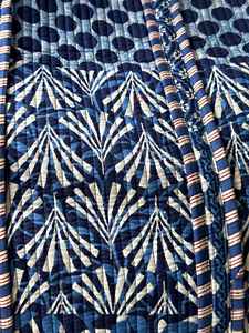 Bolso acolchado con estampado floral a mano para mujer, bolso de hombro espacioso y ligero para ropa informal, Compras o viajes de un día - Product Image 2