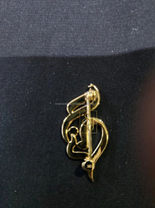 เข็มกลัดทองคำแท้ 18K งานแฮนด์เมด ดีไซน์เฉพาะตัว หรูหรา สำหรับงานแต่งงาน งานหมั้น งานเลี้ยง และเป็นของขวัญ - Product Image 4