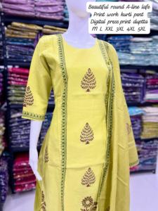 Atractiva muselina de seda con bordado y espejo Kurti Pant y Dupatta fabricante de India - Product Image 4