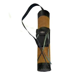 Imra Impex Carquois en cuir de vachette suédé avec bandoulière réglable Ensemble arc et flèche pour la chasse Fabriqué au Pakistan - Product Image 1