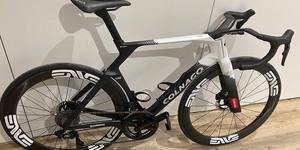 Bicicleta de Carretera Colnago Y1Rs 2026 con Frenos de Disco de Carbono, Talla Mediana SDM5, Dura Ace ENVE - Product Image 2