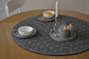 103. Juego de posavasos de madera natural con detalles de grano rústico refinado, adecuado para una decoración elegante de mesa del hogar. - Product Image 3