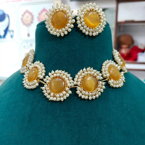 Conjunto de colgante de collar de latón AD étnico de fabricante indio con cadena de hilo de perlas para boda y fiesta de mujer estilo gargantilla - Product Image 1