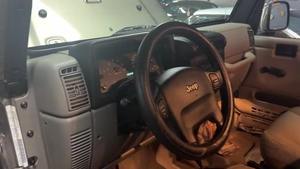 Jeep Wrangler Unlimited 4x4 Turbo R15 d'occasion 2024, intérieur en cuir foncé, édition TitanStrengthOffRoad à vendre - Product Image 6