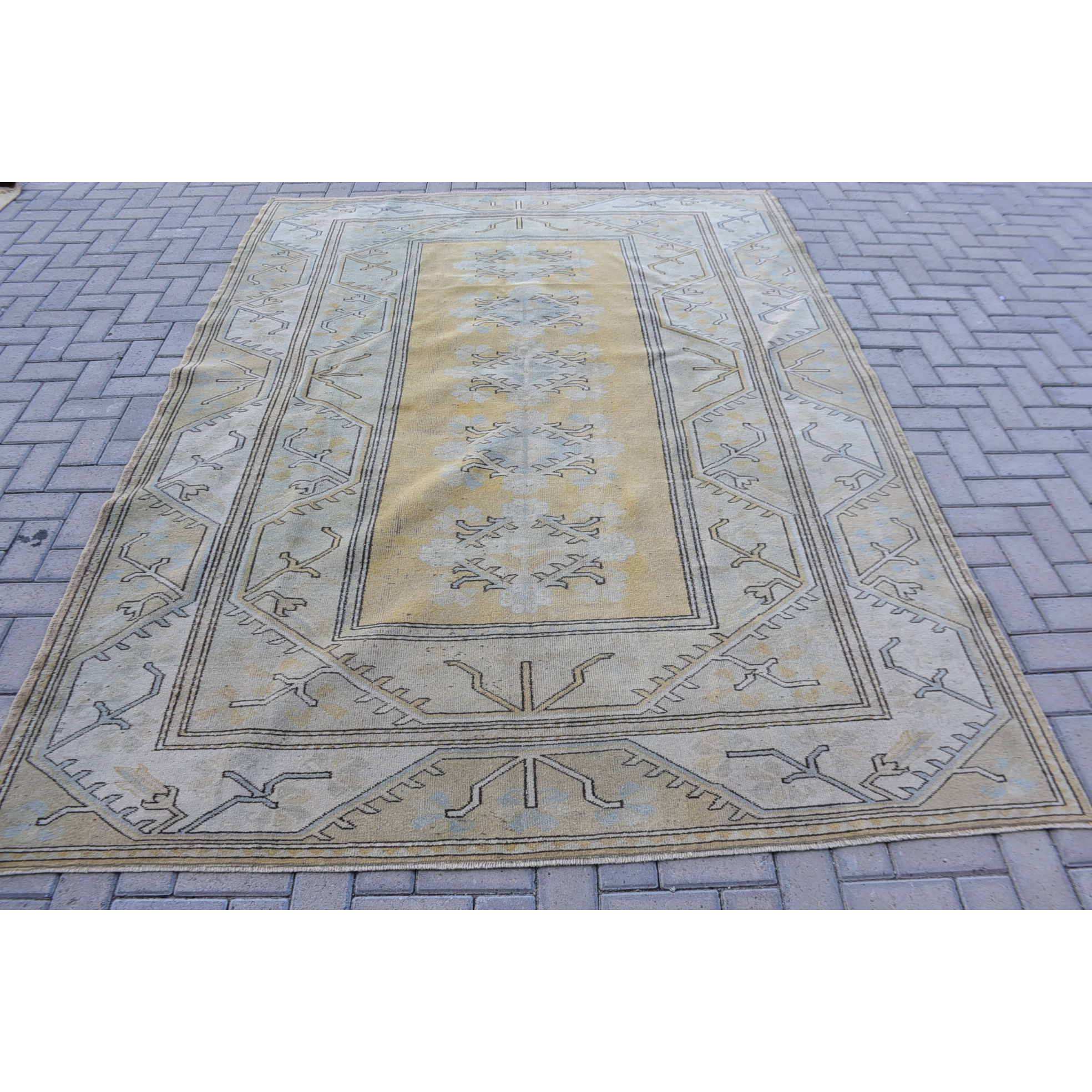 สีเหลือง