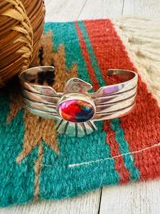 Brazalete Thunderbird de plata esterlina hecho a mano Navajo Pink Dream Mojave - Product Image 6