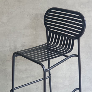 Taburete de Bar Estilo Industrial GBSK012 con Estructura de Hierro Ranurada y Recubrimiento en Polvo, Diseño Simple para Comedor o Club - Product Image 4