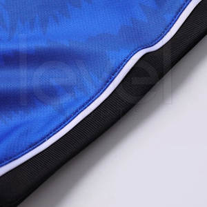 Juego de uniformes de fútbol con logotipo impreso personalizado con tela transpirable de poliéster 100% fabricada en Pakistán, opción al por mayor disponible - Product Image 3