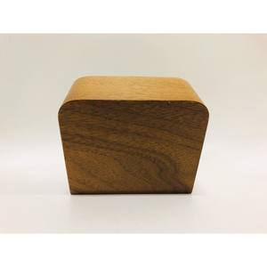 Horloge de table en bois encourage l'appréciation des objets simples et bien faits, sa présence élégante ajoute de la profondeur et de la texture. - Product Image 2