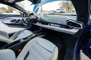 รถซูเปอร์คาร์ไฮบริดเฟอร์รารี่ 296 GTB ปี 2024 ที่จัดการได้อย่างดี โปร่งใส ซื่อสัตย์ พร้อมเครื่องยนต์ V6 ขนาด 3.0 ลิตร แบบทวินเทอร์โบ และมอเตอร์ไฟฟ้า - Product Image 6