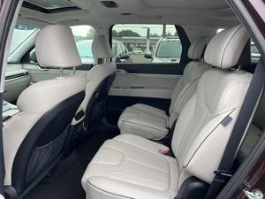 Offre d'occasion Rouge 2024 pour Palisade Gauche AWD avec sièges en cuir, système de navigation, démarrage à distance, toit ouvrant, jantes en alliage R17 - Product Image 4