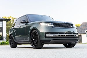 Range Rover P530 SE 2023, Bajo Kilometraje, Caja de Cambios Automática, Volante a la Izquierda, Neumáticos R20, Estado Oscuro - Product Image 3