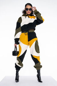 Conjunto Deportivo de Top Corto y Pantalones de Chándal para Mujer, Ropa Deportiva Personalizada al por Mayor a Precio Económico, Conjunto Deportivo de Top Corto para Mujer - Product Image 2