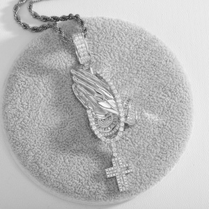 Collana con Ciondolo a Croce <span class=keywords><strong>Mani</strong></span> in Preghiera Iced Out Bling, Zirconia Cubica, Ottone Placcato Oro, Charm Mano della Preghiera per Gioielli da Uomo e Donna - Product Image 6