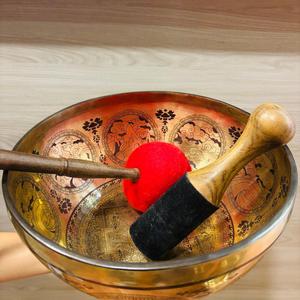 Cuenco de bronce tibetano tradicional hecho a mano y personalizable para aliviar el estrés y la meditación de Chakra - Product Image 5