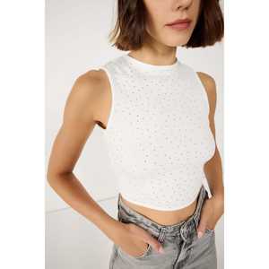 T-shirt à lacets à l'arrière avec détails en dentelle ornée de pierres sur le devant - Product Image 3