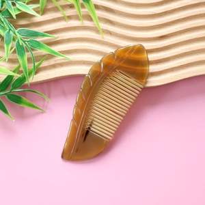 หวีแตรควายธรรมชาติสีธรรมชาติหวีแตรป้องกันไฟฟ้าสถิตสำหรับของขวัญวันหยุดโดยงานฝีมือจันทร์เสี้ยว - Product Image 1