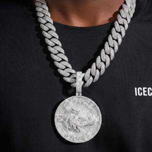 จี้วงกลมโมอิสซาไนต์ทองคำ 14K รุ่น Custom HUB CITY ดีไซน์โดดเด่นพร้อมสัมผัสแห่งความหรูหรา - Product Image 3