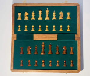 Tablero de Ajedrez de Madera Artesanal de la Mejor Calidad ROMAN TROOPS, 10x10 Pulgadas, Dos Colores, Duradero, para Uso en Exteriores y en el Hogar, Entretenimiento Deportivo - Product Image 4