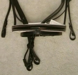 Brida de caballo de lujo de alta calidad hecha de cuero de vaca genuino en diseño atractivo Juego de tachuelas de equipo de equitación ajustable - Product Image 6