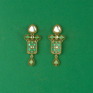 Pendientes clásicos Indo occidentales con joyería artificial chapada en Mehndi para mayoristas de moda en India - Product Image 5