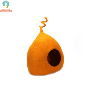 Cama para mascotas cómoda casa para gatitos con diseño de nabo naranja hecha a mano más vendida - Product Image 3