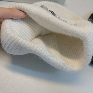 หมวกบีนนี่ถักลายริบ ประดับคริสตัลและโลโก้แบบกำหนดเอง ทำด้วยมือจากอะคริลิก - Product Image 5