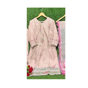 Costume pakistanais en organza prêt à l'emploi de qualité standard pour la fête de mariage et les occasions spéciales de l'Inde - Product Image 1