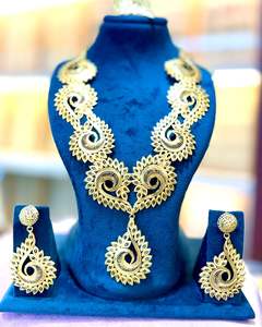 Ensemble de collier traditionnel plaqué or avec boucles d'oreilles assorties |   Bijoux de Mariage Indiens Imitation Vente en Gros Modèle 23265 - Product Image 2