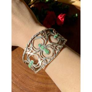Pulsera de Plata de Ley con Diseño de Araña y Turquesa Kingman de Merle House, Elegante Diseño de Araña con Turquesa Kingman en Plata de Ley - Product Image 2