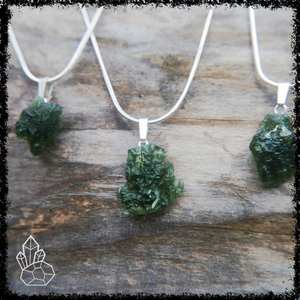 Hecho a mano Vintage checo moldavita Tektite colgante plata chapado en oro cristal crudo para Wiccan joyería LARP ocasión de compromiso - Product Image 1