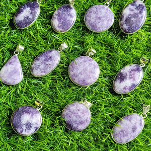 Colgantes de piedras preciosas naturales de mejor grado Lepidolita Cabujón Colgante Piedras preciosas Colgantes sueltos Colgante de cristal Piedras de alta calidad - Product Image 3