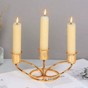 Candelabro de Metal Dorado de Lujo con 3 Brazos, Centro de Mesa para Bodas, Adorno Moderno para el Hogar, Decoración para Eventos - Product Image 1